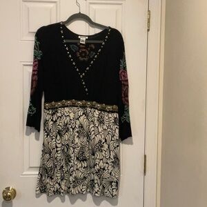 Black and White Pleated V-Neck Embroidered 3/4 Sleeve Dress